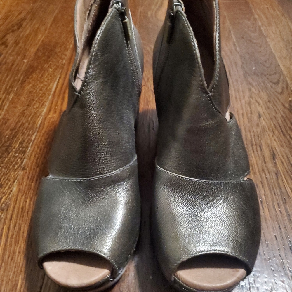 Almost new, never worn outside Dansko dress shoes